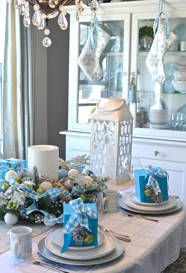 25 Inspiring Holiday Tablescapes